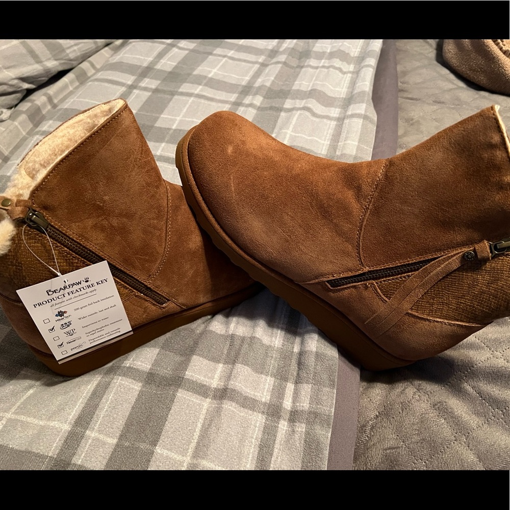 Womens bearpaw Megan II Boot. Size 12W